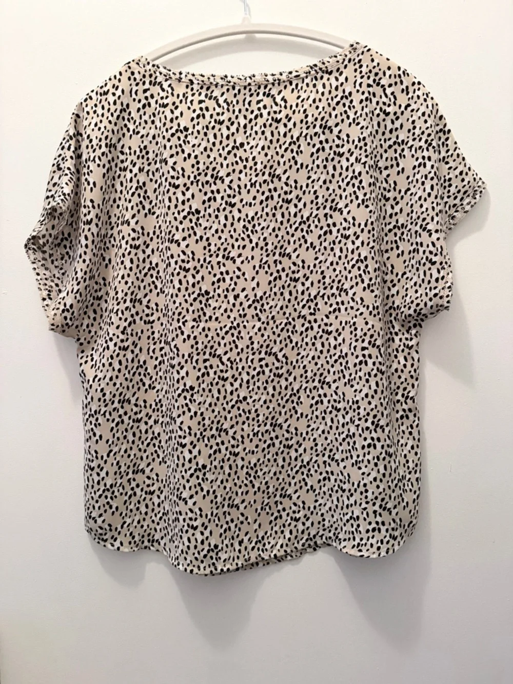 Banana Republic Beige and Black Spot Print Short Sleeve Top - Picture 2 of 4